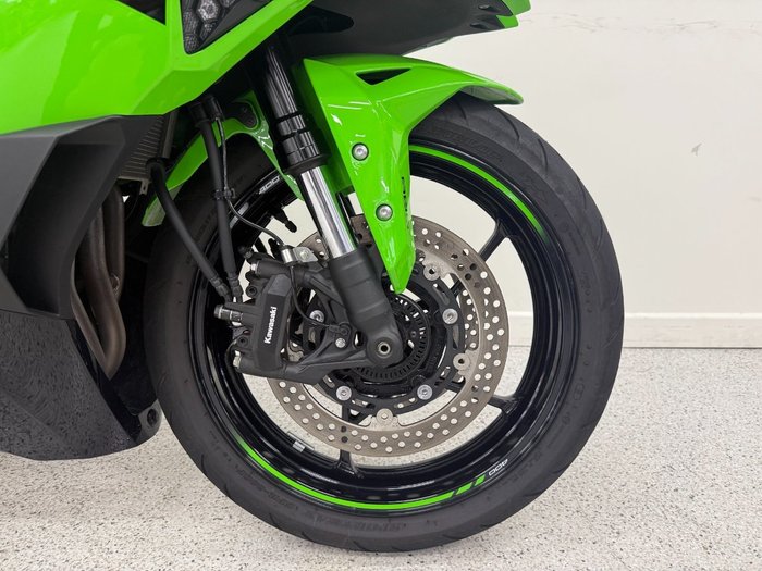 2025 Kawasaki NINJA 400 ZX-4RR KRT Green