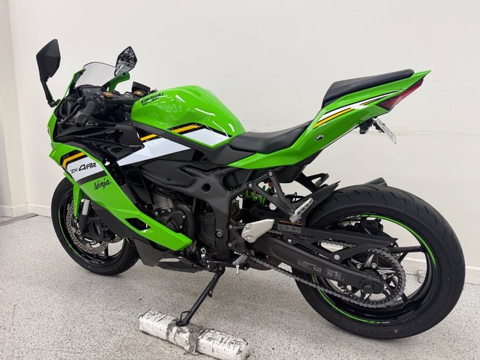 2025 Kawasaki NINJA 400 ZX-4RR KRT Green