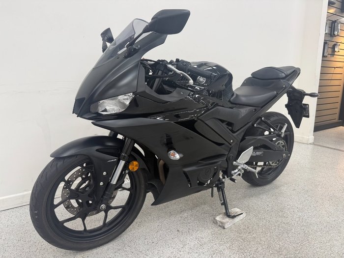 2021 YAMAHA YZF-R3 Black