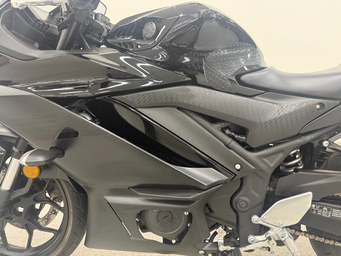 2021 YAMAHA YZF-R3 Black