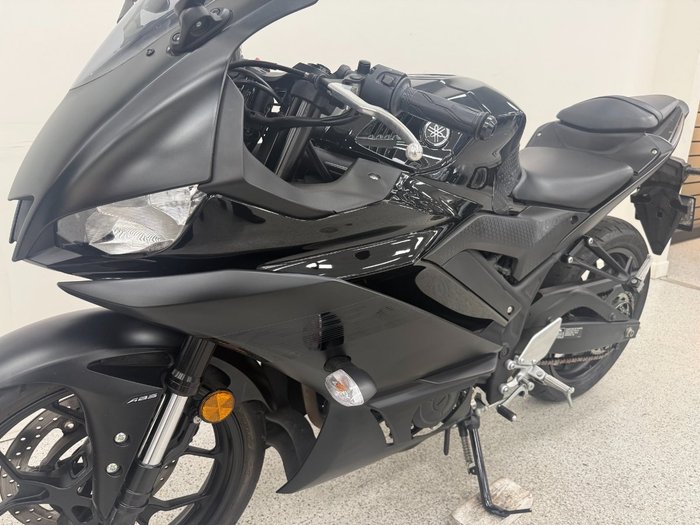 2021 YAMAHA YZF-R3 Black