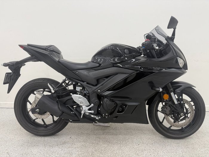 2021 YAMAHA YZF-R3 Black