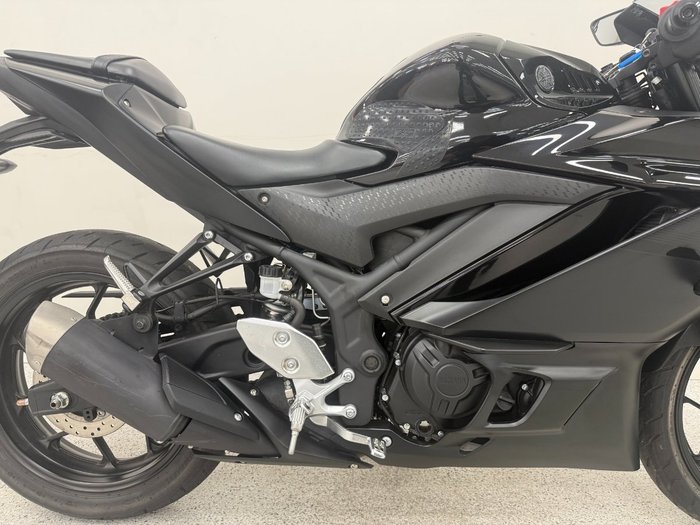 2021 YAMAHA YZF-R3 Black