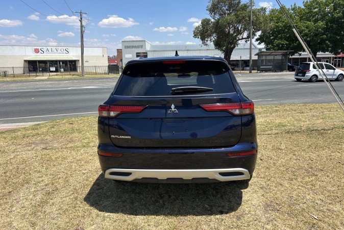 2024 MITSUBISHI OUTLANDER LS 7 SEAT (2WD)
