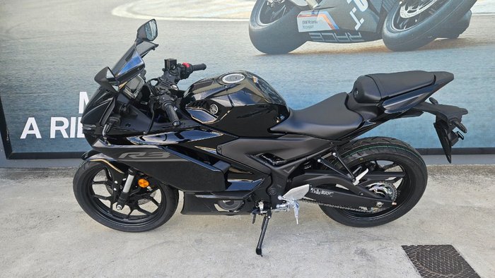 2026 Yamaha YZF-R3 Black