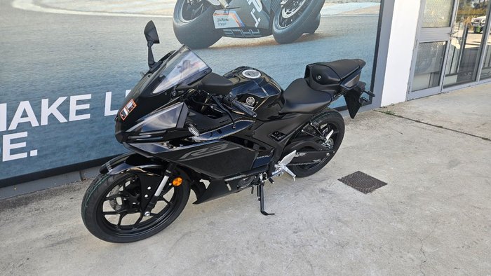 2026 Yamaha YZF-R3 Black