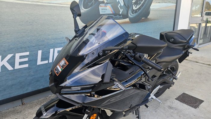2026 Yamaha YZF-R3 Black