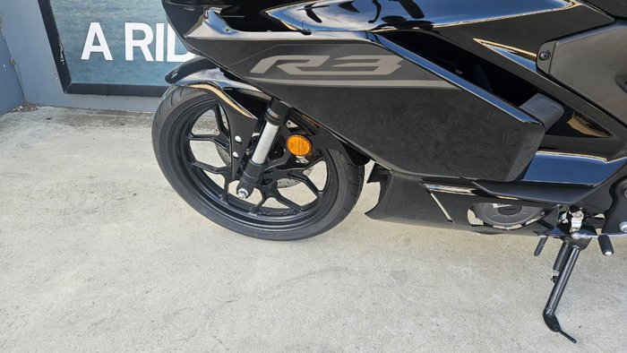 2026 Yamaha YZF-R3 Black