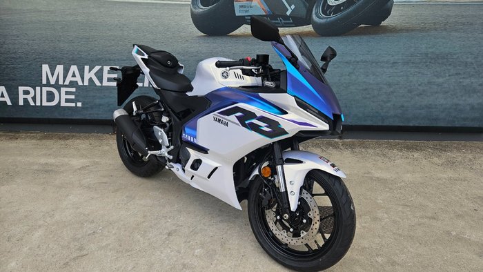 2025 Yamaha YZF-R3 White