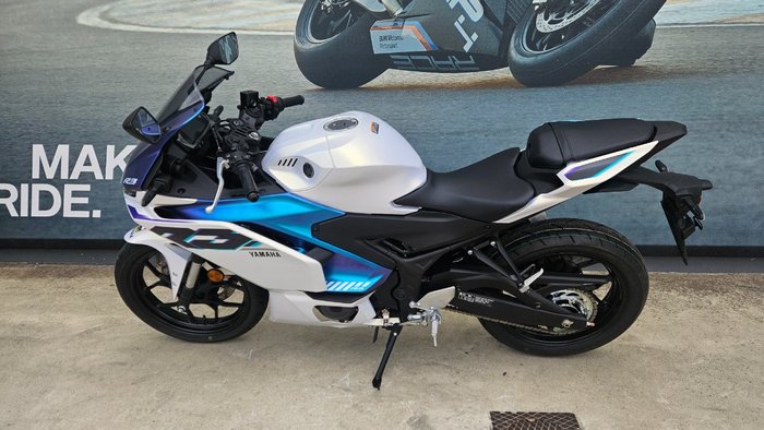 2025 Yamaha YZF-R3 White