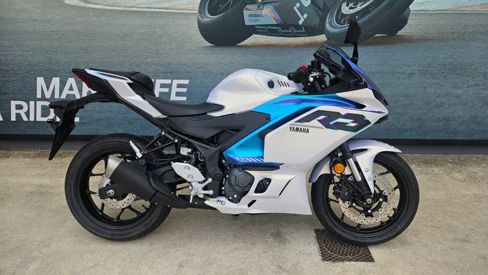 2025 Yamaha YZF-R3 White