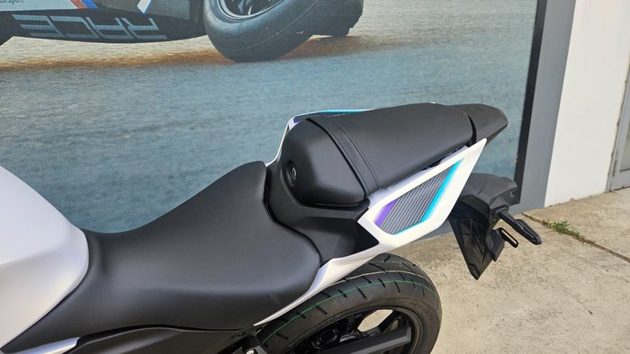 2025 Yamaha YZF-R3 White