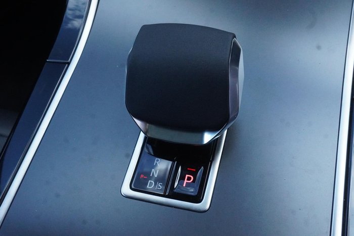 2024 Land Rover Range Rover Velar PHEV P400e Dynamic SE