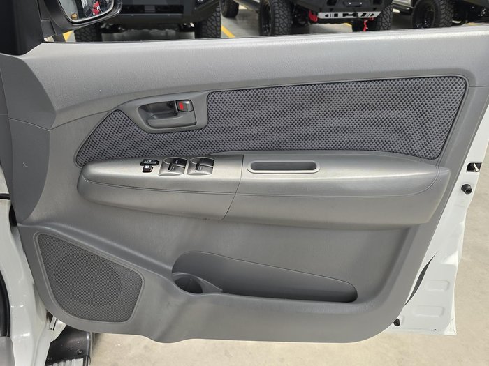 2006 Toyota Hilux SR5 KUN26R MY07 4X4 Glacier White