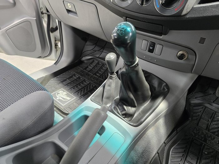 2006 Toyota Hilux SR5 KUN26R MY07 4X4 Glacier White