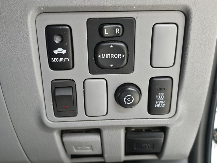 2006 Toyota Hilux SR5 KUN26R MY07 4X4 Glacier White