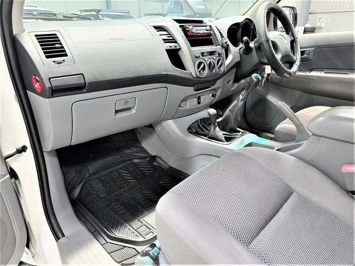 2006 Toyota Hilux SR5 KUN26R MY07 4X4 Glacier White