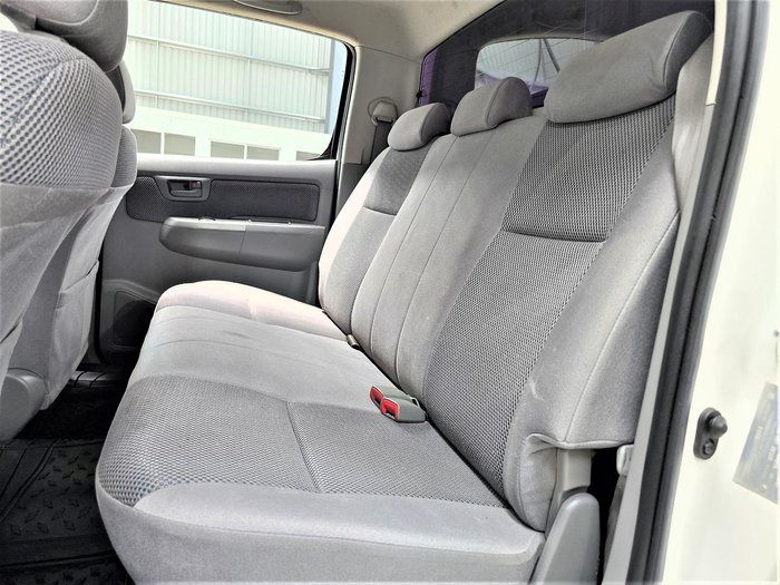 2006 Toyota Hilux SR5 KUN26R MY07 4X4 Glacier White