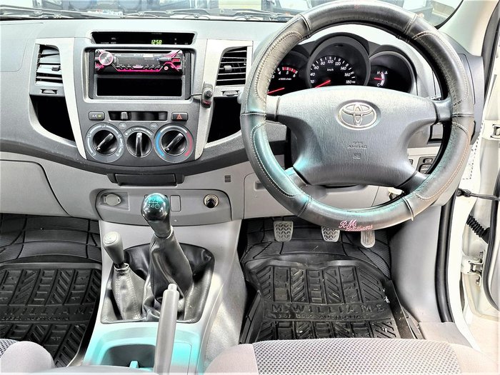 2006 Toyota Hilux SR5 KUN26R MY07 4X4 Glacier White