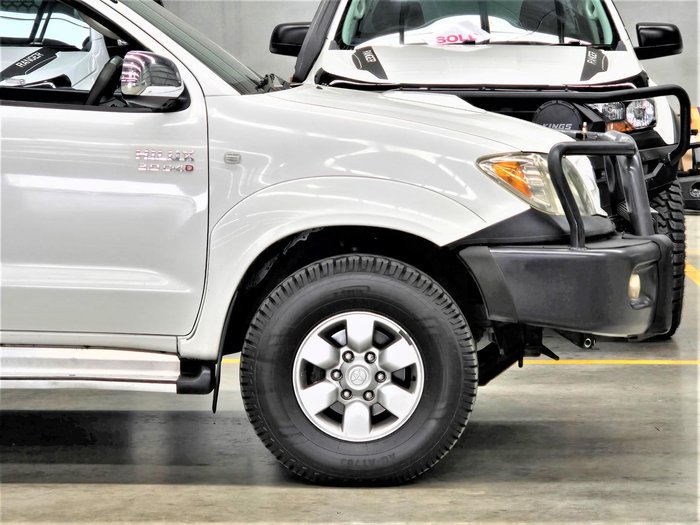 2006 Toyota Hilux SR5 KUN26R MY07 4X4 Glacier White