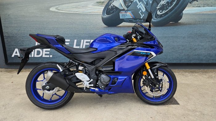 2025 Yamaha YZF-R3 Blue