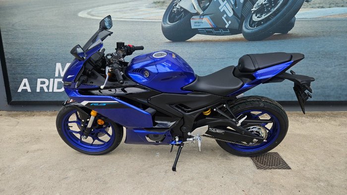 2025 Yamaha YZF-R3 Blue