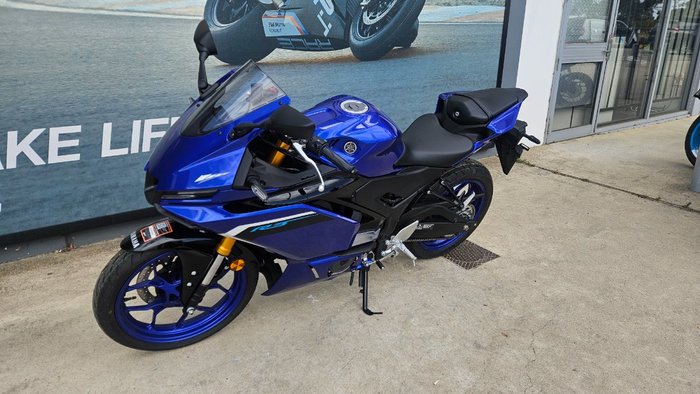 2025 Yamaha YZF-R3 Blue