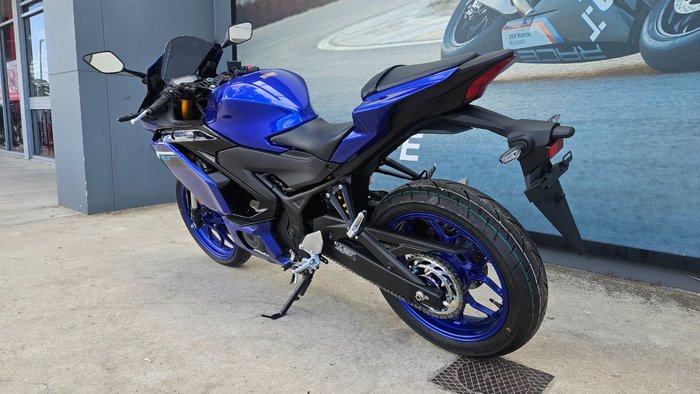 2025 Yamaha YZF-R3 Blue