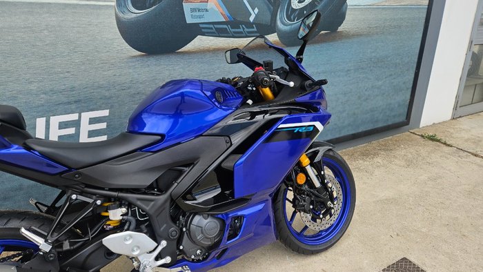 2025 Yamaha YZF-R3 Blue