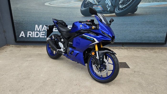 2025 Yamaha YZF-R3 Blue
