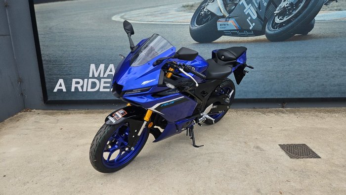 2025 Yamaha YZF-R3 Blue