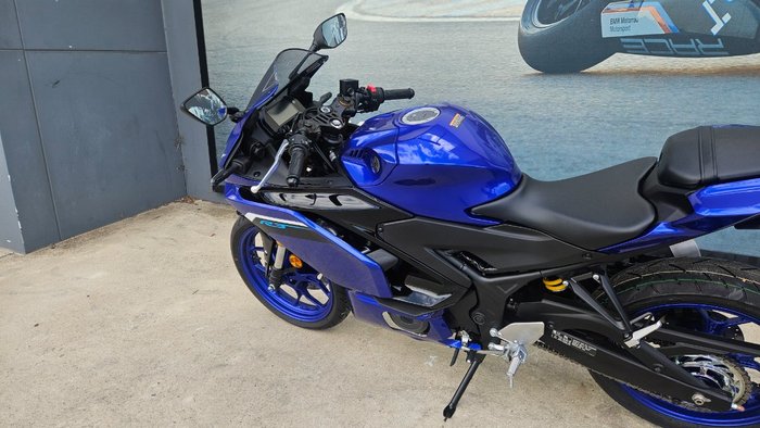 2025 Yamaha YZF-R3 Blue