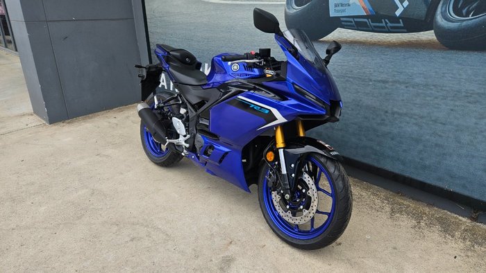 2025 Yamaha YZF-R3 Blue