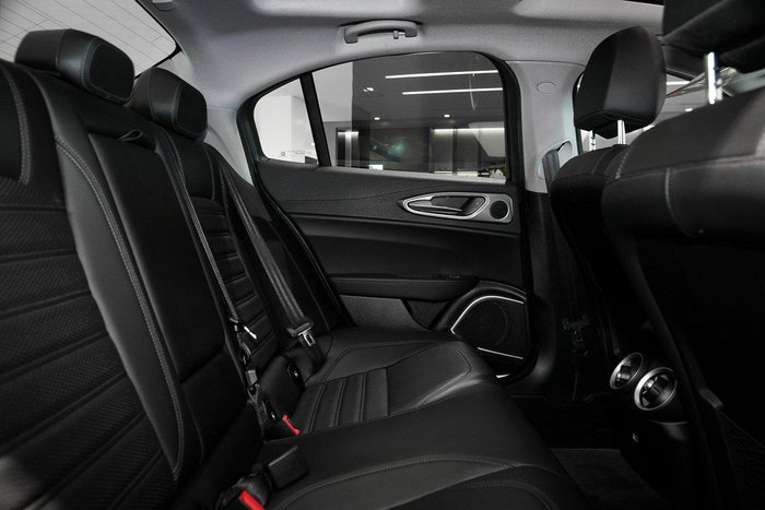 2021 Alfa Romeo Giulia Sport