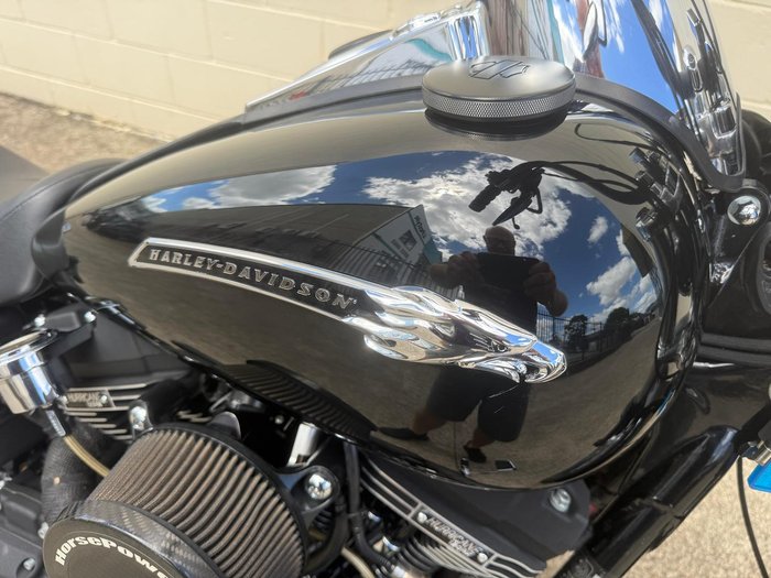 2010 Harley-Davidson Dyna Street Bob 96 (FXDB) Dyna Black