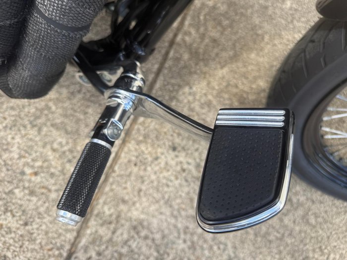 2010 Harley-Davidson Dyna Street Bob 96 (FXDB) Dyna Black