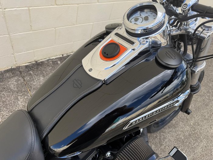 2010 Harley-Davidson Dyna Street Bob 96 (FXDB) Dyna Black