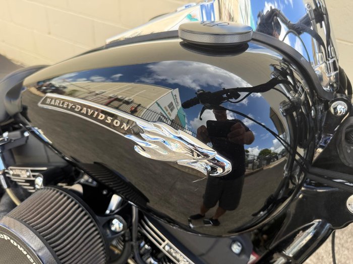 2010 Harley-Davidson Dyna Street Bob 96 (FXDB) Dyna Black