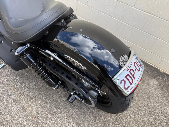 2010 Harley-Davidson Dyna Street Bob 96 (FXDB) Dyna Black