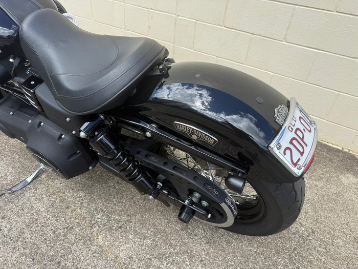 2010 Harley-Davidson Dyna Street Bob 96 (FXDB) Dyna Black