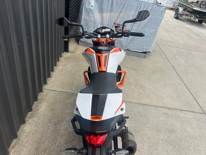 2015 KTM 690 Duke R