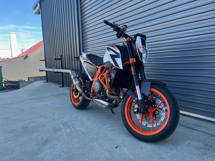 2015 KTM 690 Duke R Duke White