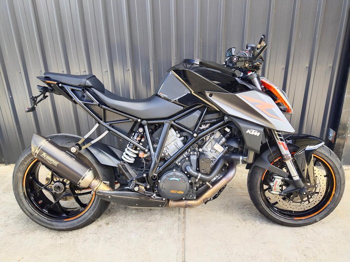 2017 KTM 1290 Super Duke R Super Duke Black