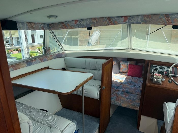 1996 Caribbean 28 FLYBRIDGE CRUISER