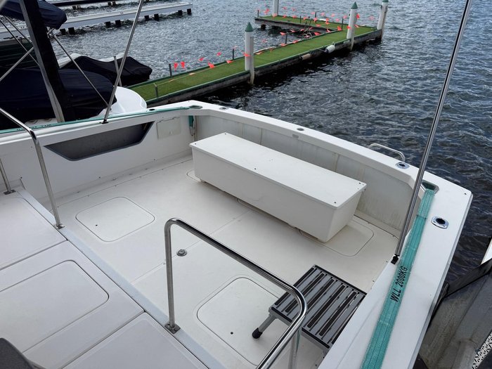 1996 Caribbean 28 FLYBRIDGE CRUISER