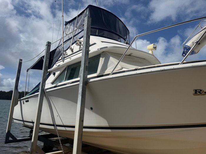 1996 Caribbean 28 FLYBRIDGE CRUISER