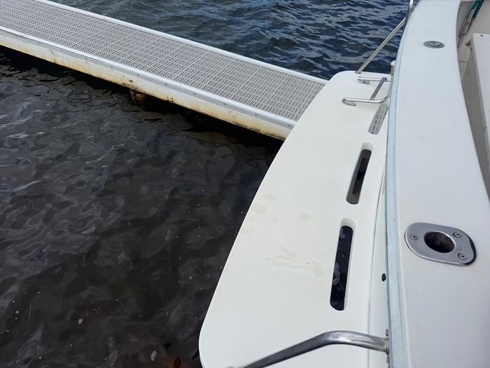 1996 Caribbean 28 FLYBRIDGE CRUISER