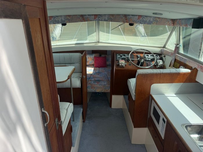 1996 Caribbean 28 FLYBRIDGE CRUISER