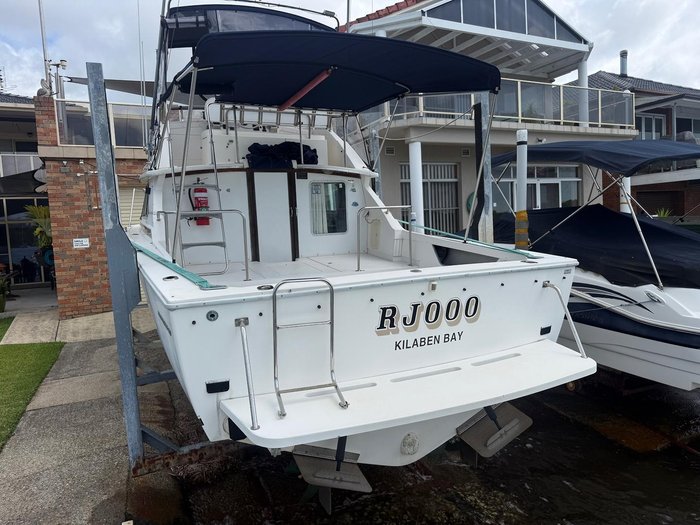 1996 Caribbean 28 FLYBRIDGE CRUISER