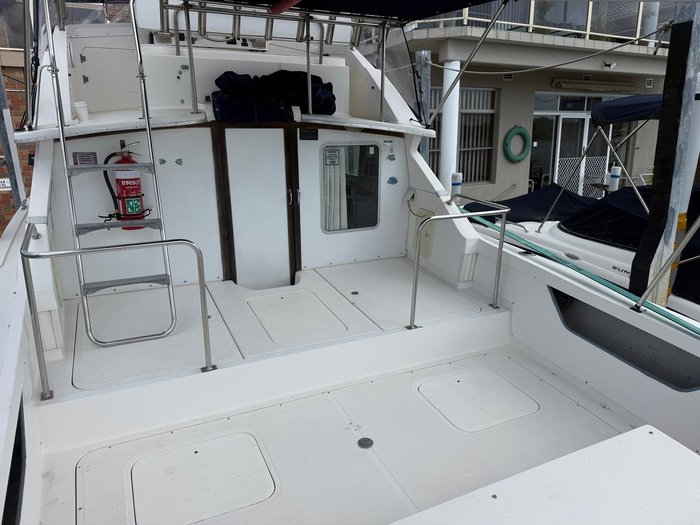 1996 Caribbean 28 FLYBRIDGE CRUISER